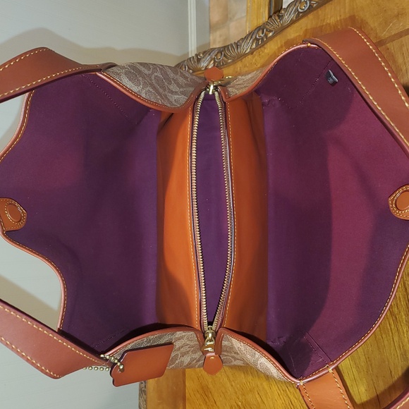 Like NEW Coach Hadley Hobo Bag In Signature Canvas - Picture 13 of 15